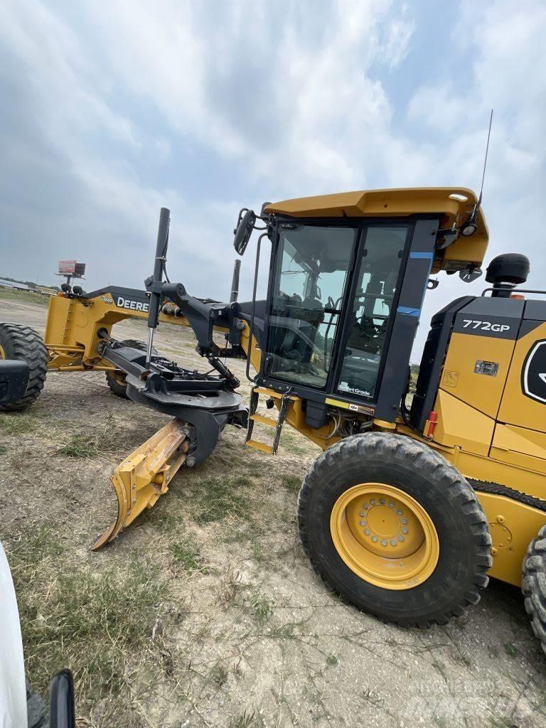 John Deere 772 GP Грейдери