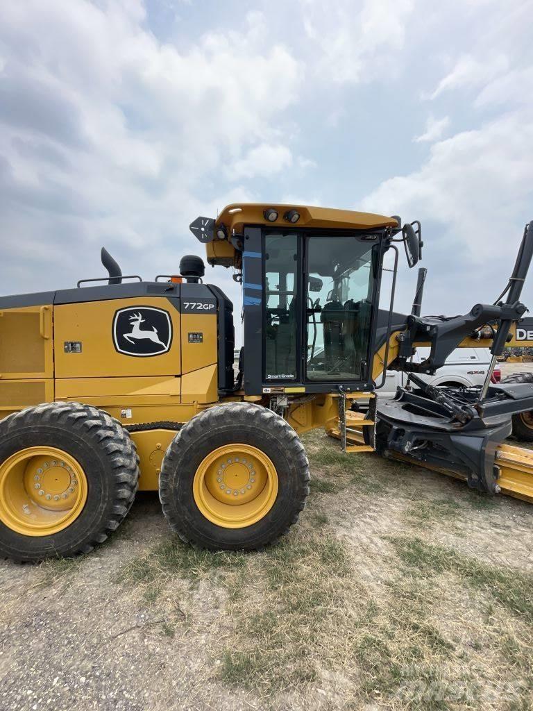 John Deere 772 GP Грейдери