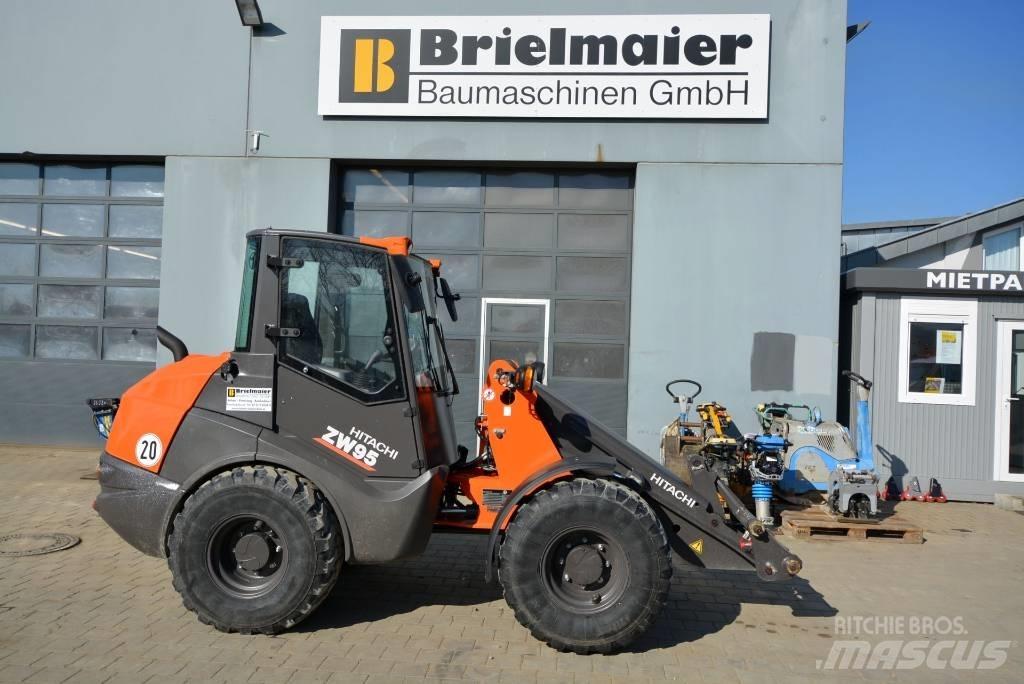Hitachi ZW 95-6 C Колесни товарачи
