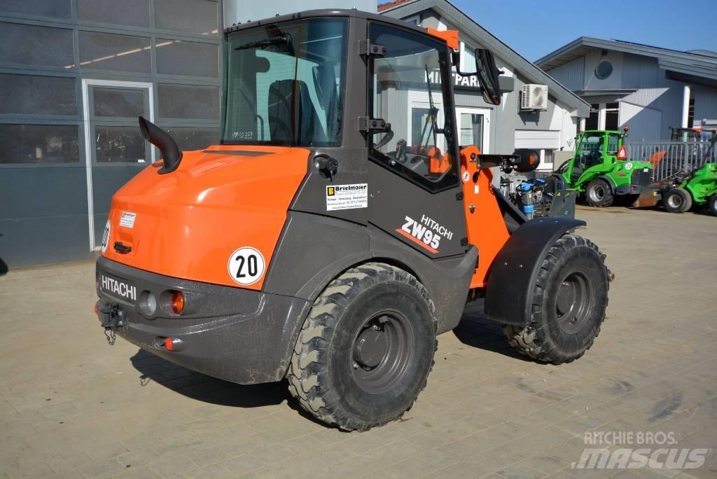 Hitachi ZW 95-6 C Колесни товарачи