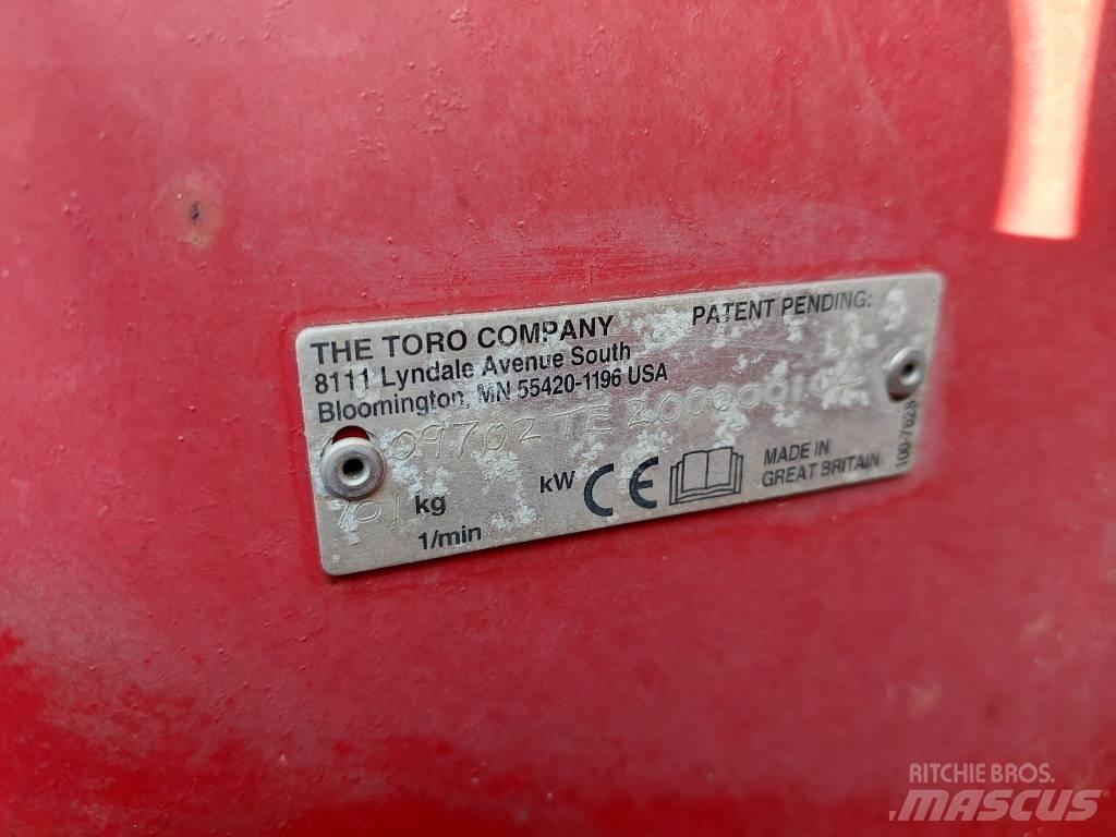 Toro Procore 880 Оборудване за аериране и отстраняване на мъртви листа от тревни площи