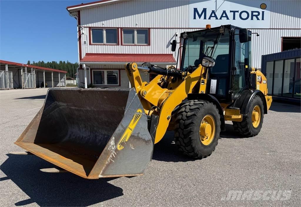 CAT 906M Колесни товарачи