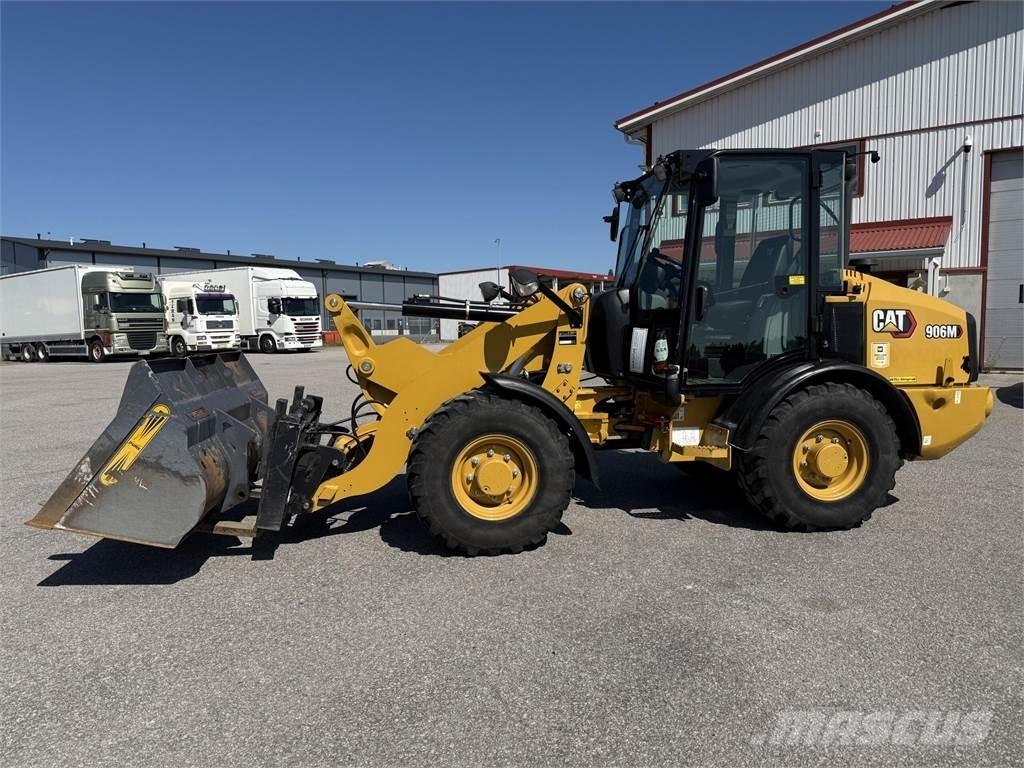 CAT 906M Колесни товарачи