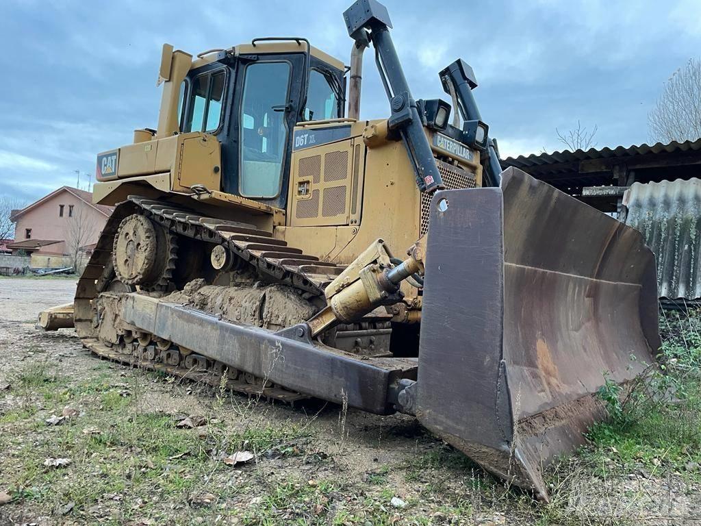 CAT D 6 T XL Верижни булдозери
