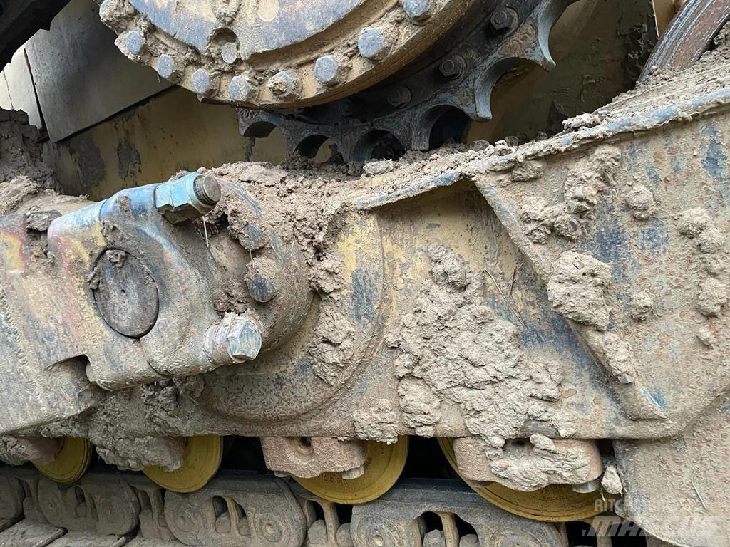 CAT D 6 T XL Верижни булдозери
