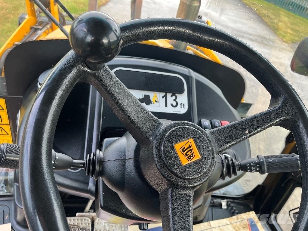JCB 3CX Товарач със заден ексватор