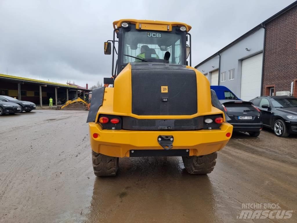JCB 411 + 4 Колесни товарачи
