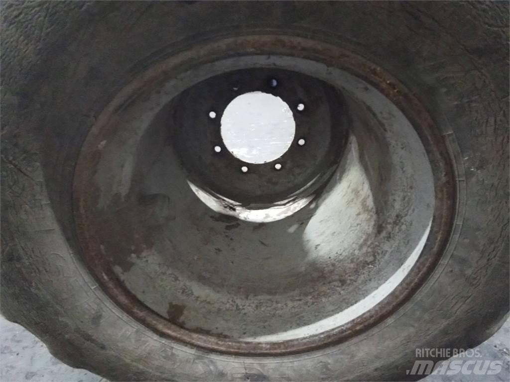 Valmet 820 24x22,5 Гуми