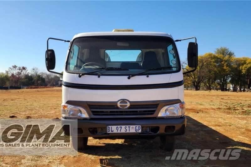 Hino 300 Roll Back Други