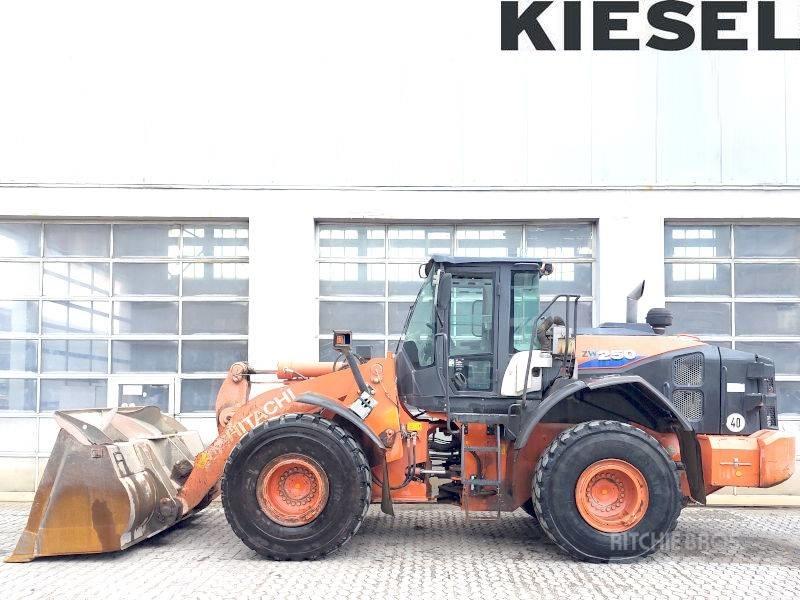 Hitachi ZW 250-6 Колесни товарачи