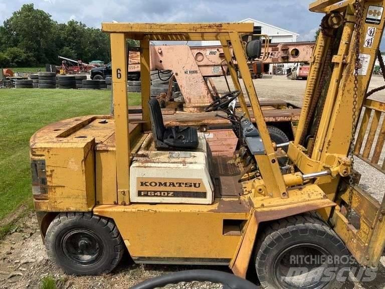 Komatsu FG 40ZT-4 Вилични кари-повдигачи - други