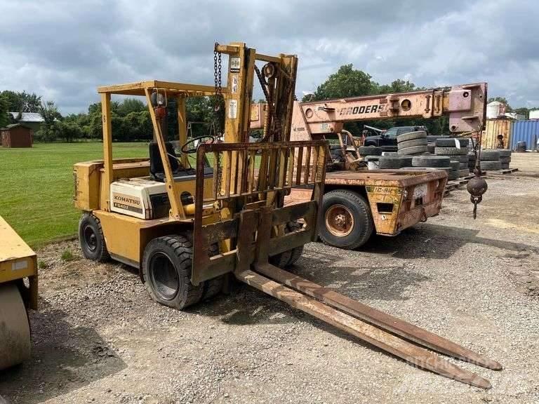 Komatsu FG 40ZT-4 Вилични кари-повдигачи - други