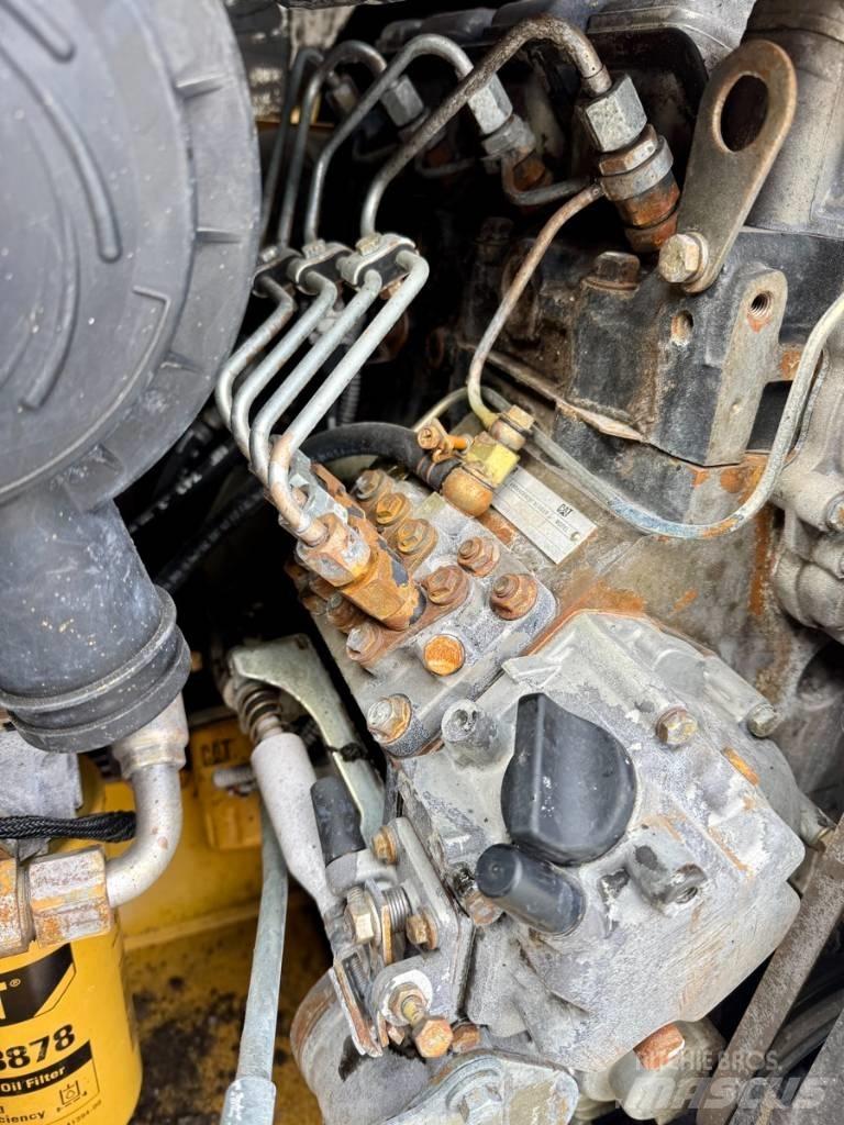 CAT 216 B 3 Мини товарачи
