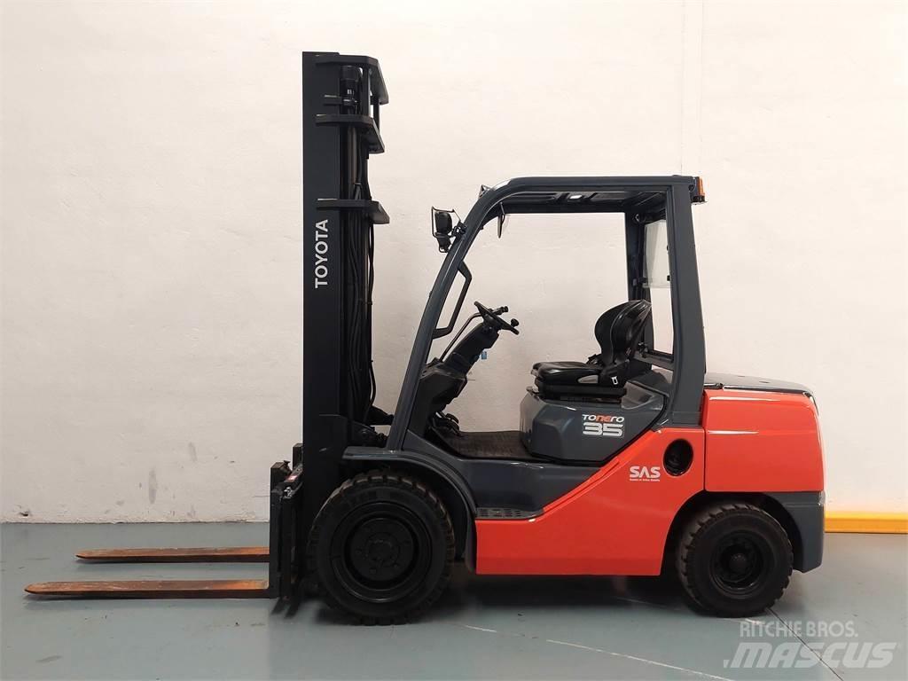 Toyota 52 8FDJF35 Дизелови камиони