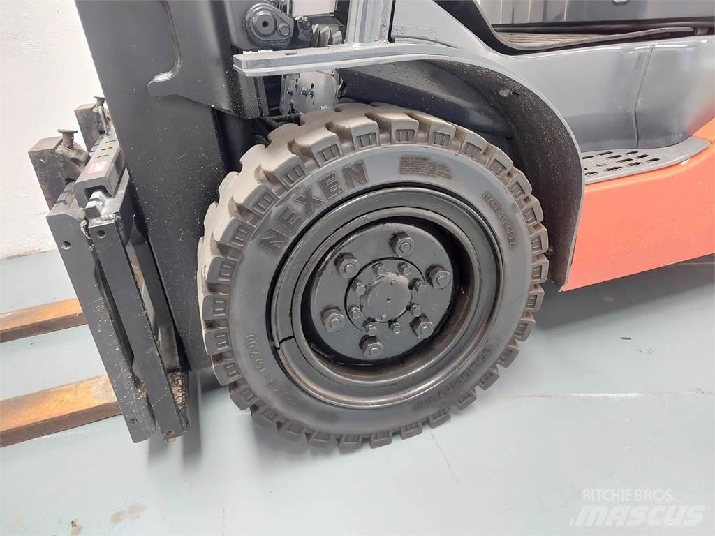 Toyota 52 8FDJF35 Дизелови камиони