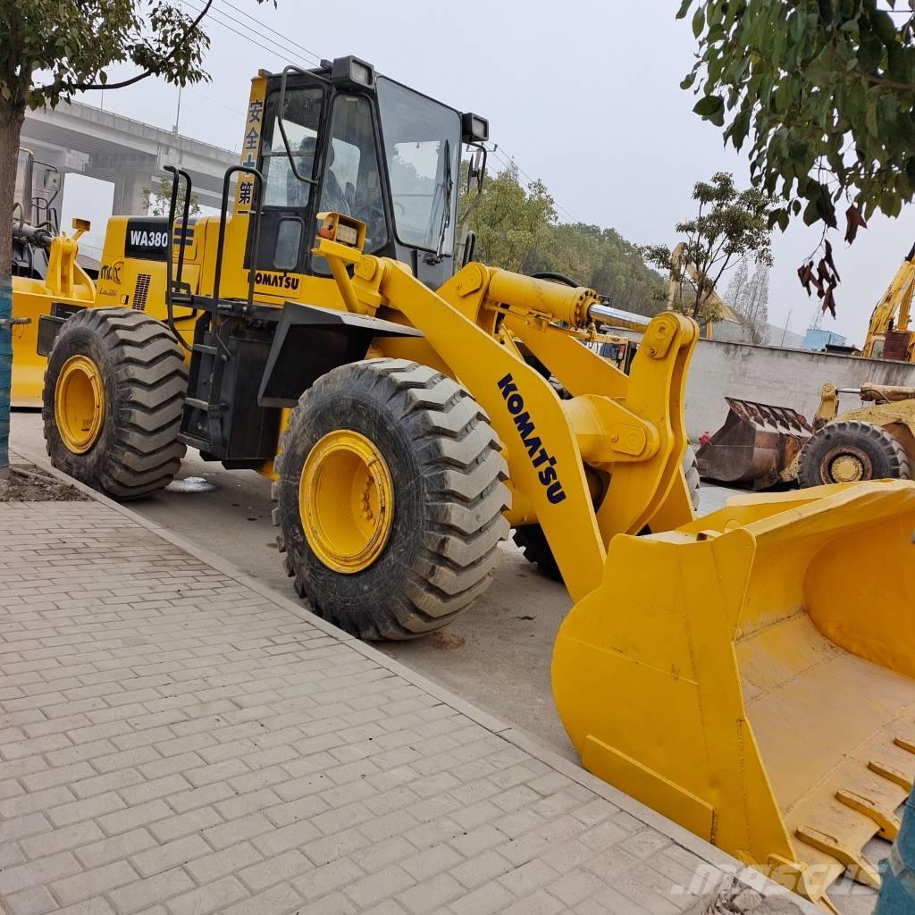 Komatsu WA 380 Колесни товарачи