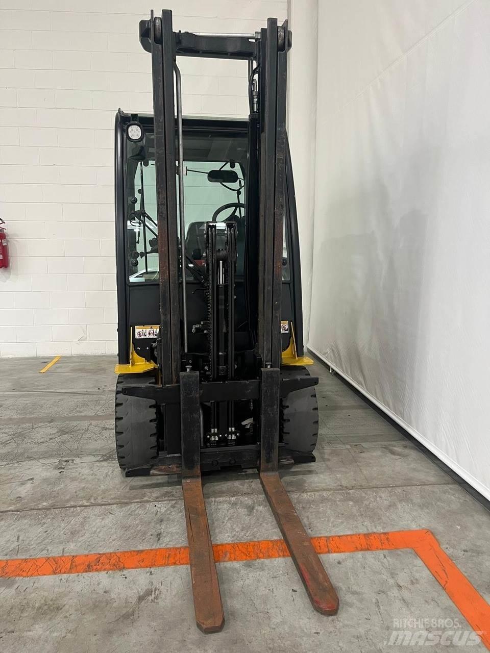 Yale ERP30VL Електрически вилични кари-повдигачи