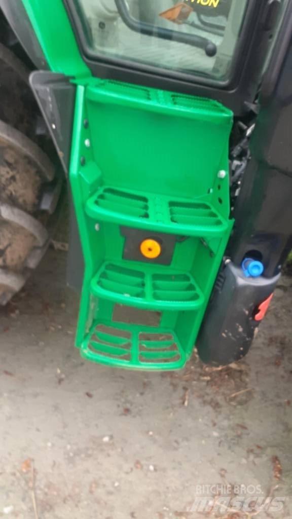 John Deere 6110 R Трактори