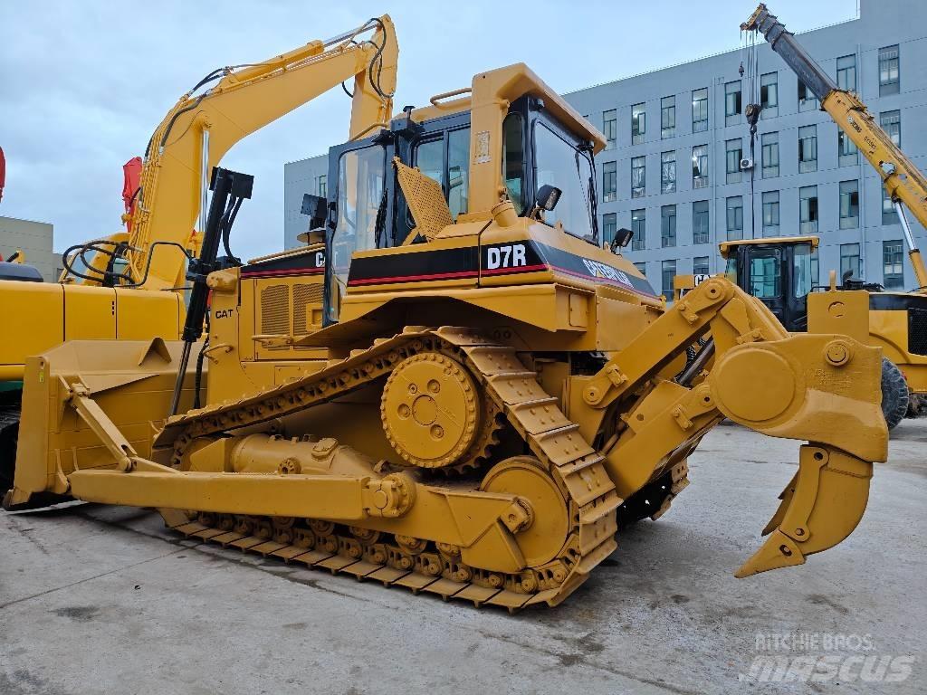 CAT D 7 R Верижни булдозери

