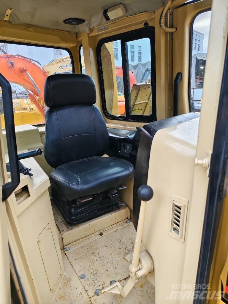 CAT D 7 R Верижни булдозери
