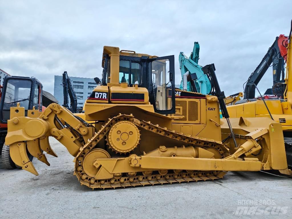 CAT D 7 R Верижни булдозери
