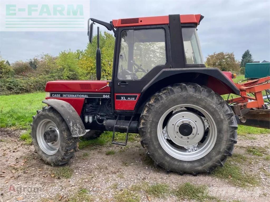 Case IH 844 a Трактори