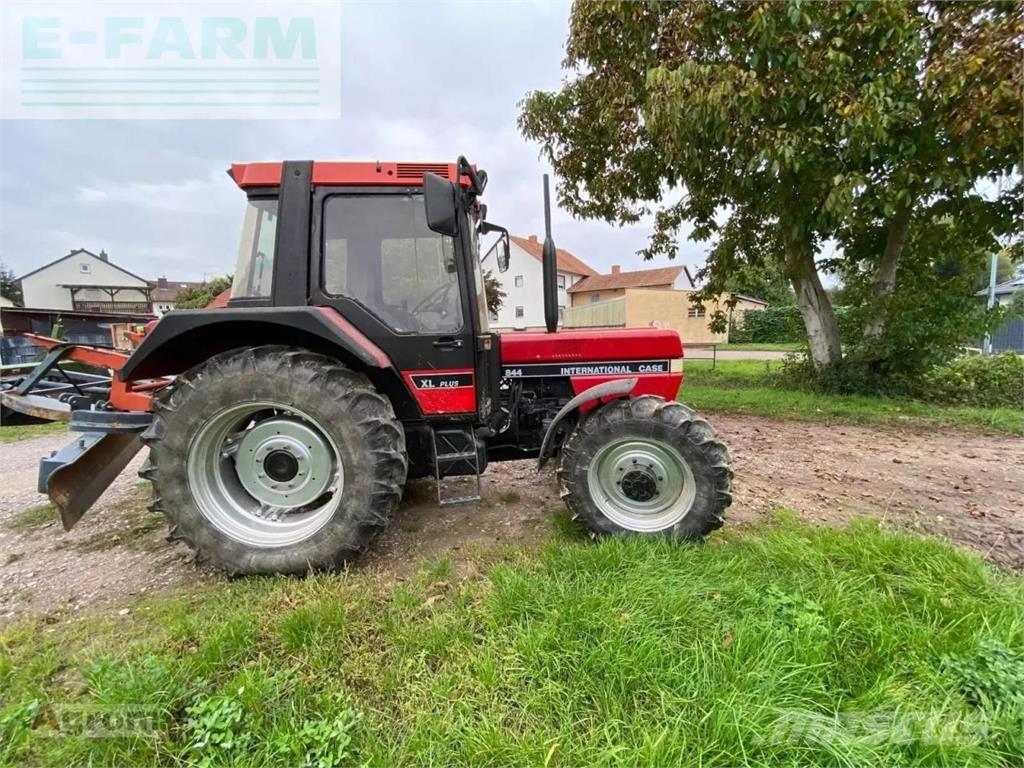 Case IH 844 a Трактори