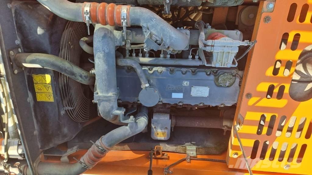 Doosan DX 225 Верижен екскаватор