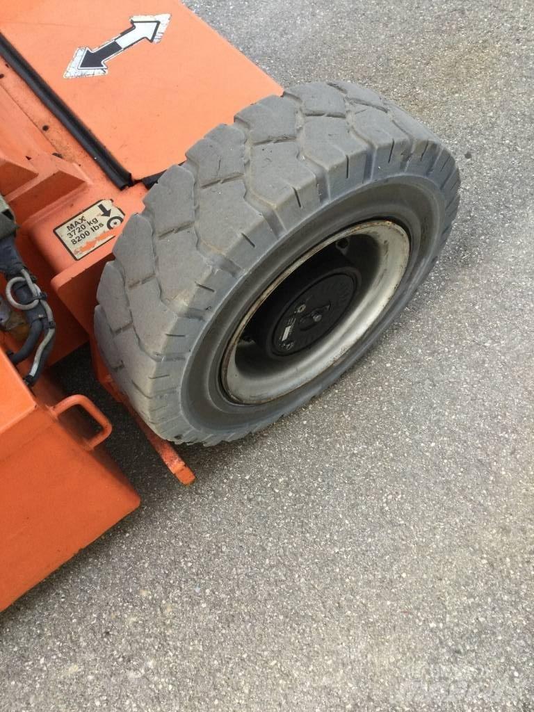 JLG E 300 AJP Съчленени стрелови подемници