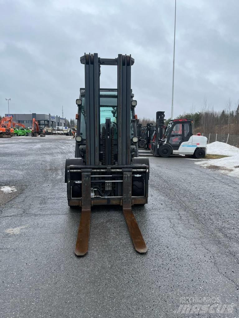 Nissan WG1F4A50Y Дизелови камиони