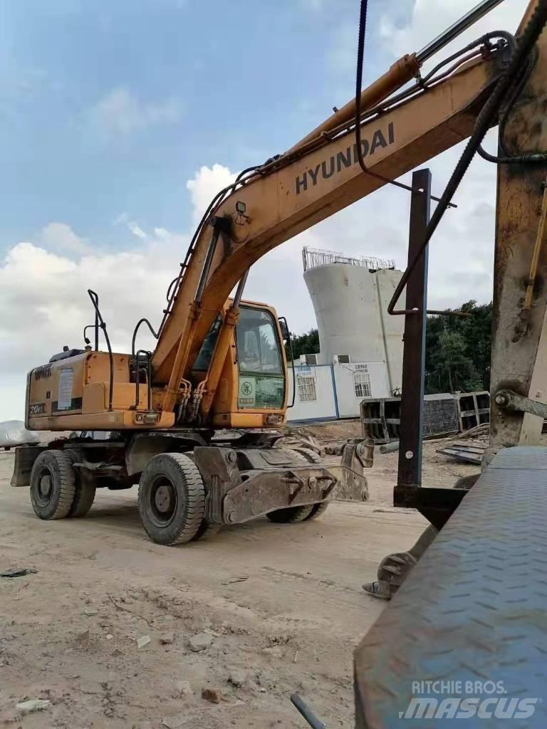 Hyundai 210W Колесни екскаватори