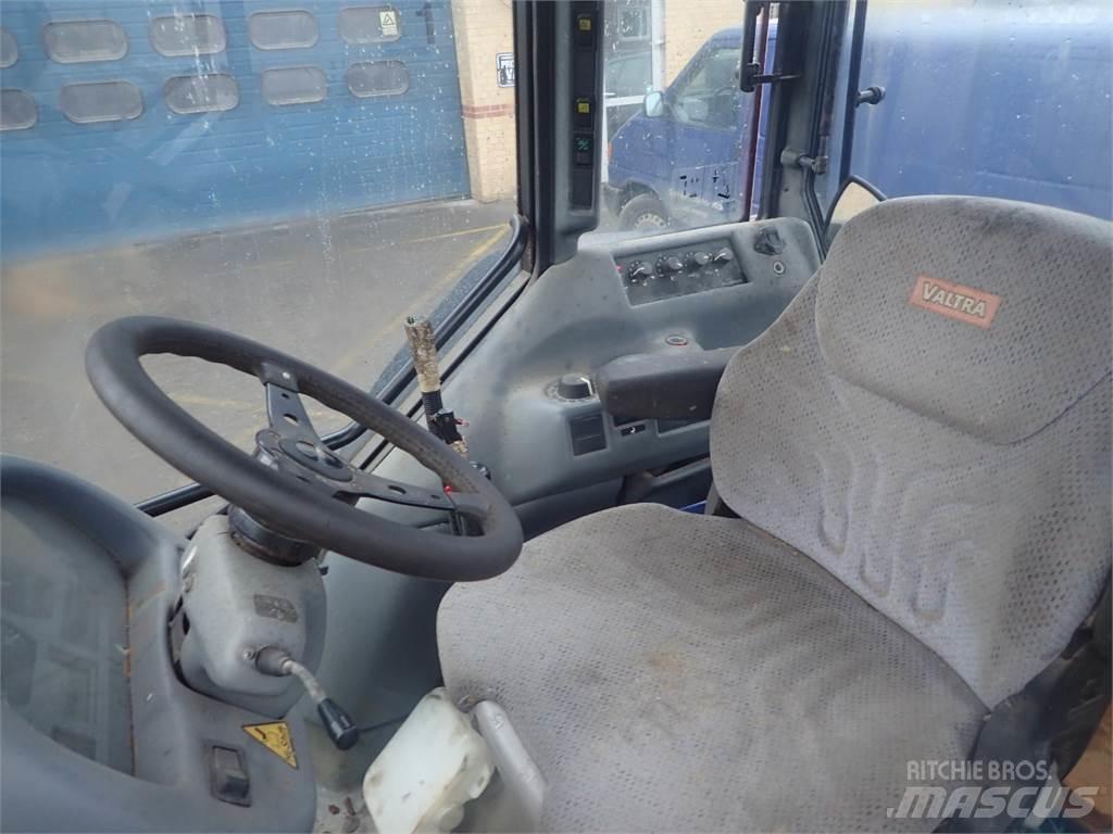 Valtra 900 Трактори