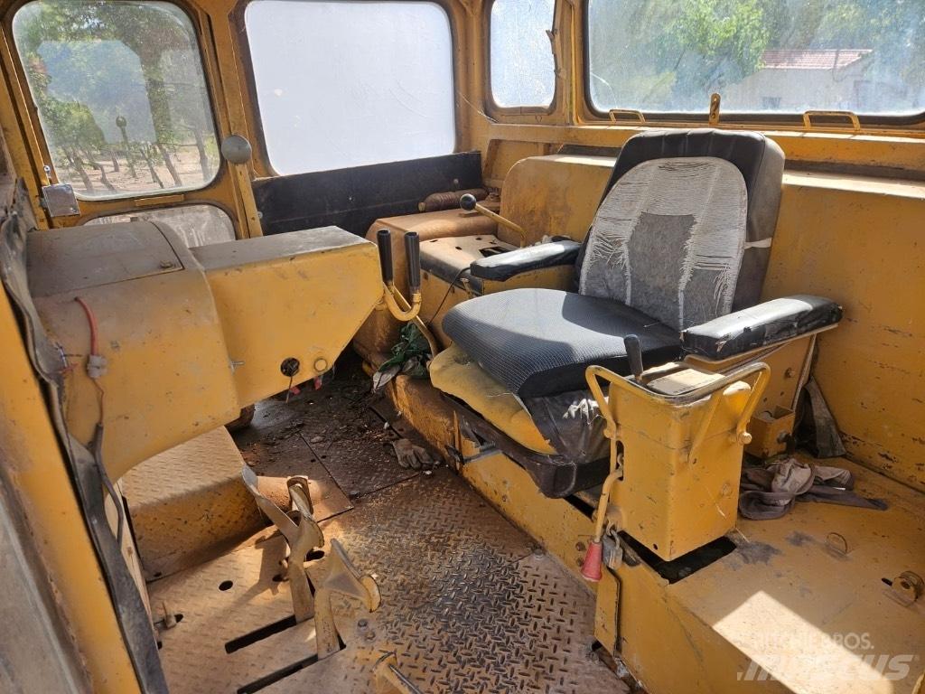 CAT D 9 G Верижни булдозери

