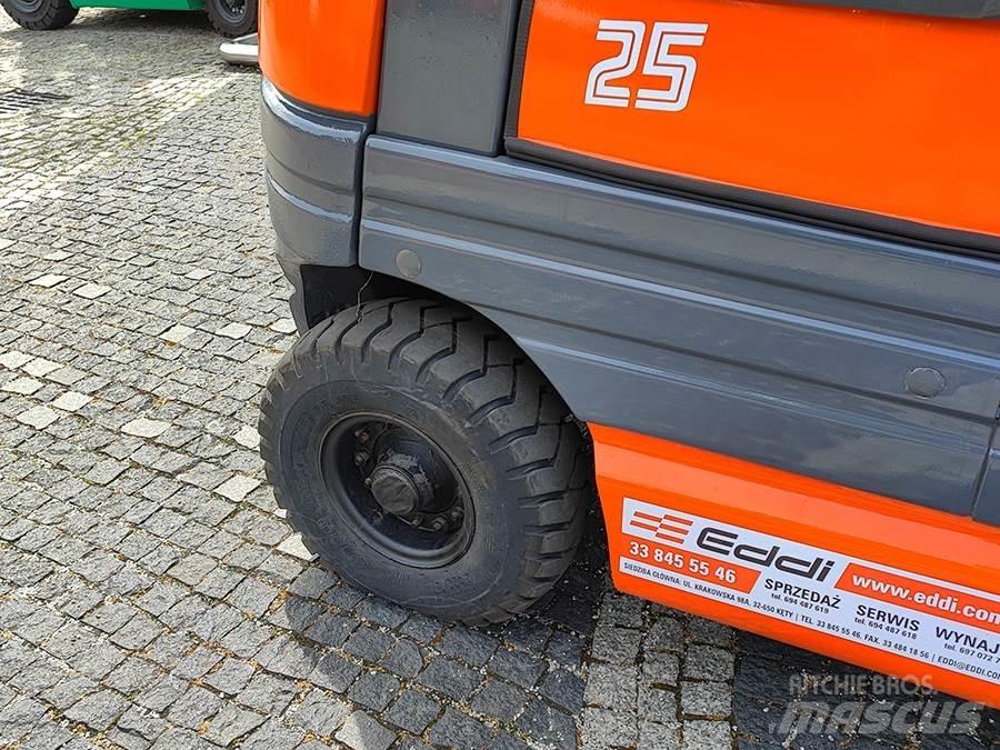 Toyota 6FG25 Камиони с АГУ