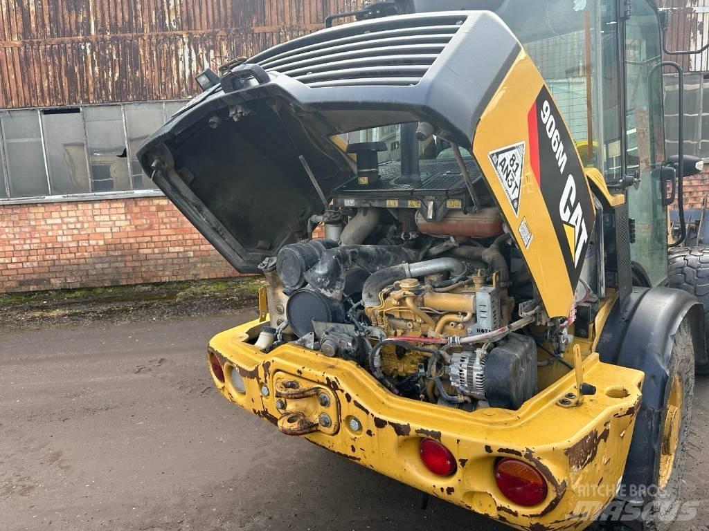 CAT 906 Колесни товарачи