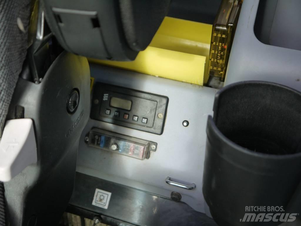 Komatsu PW 160-7E0 Колесни екскаватори