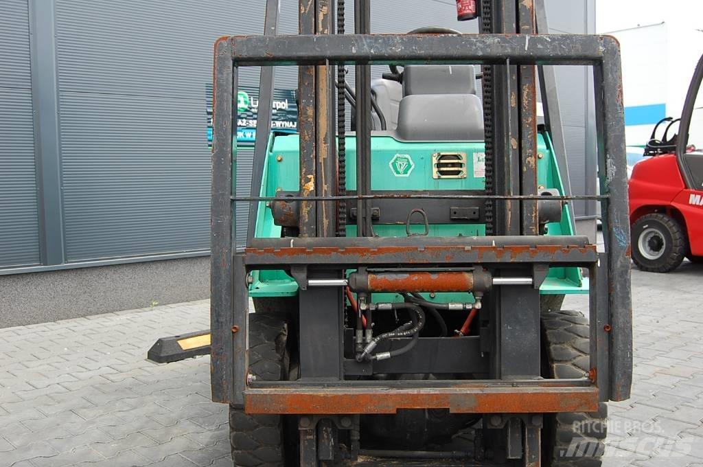 Mitsubishi FG15N Камиони с АГУ