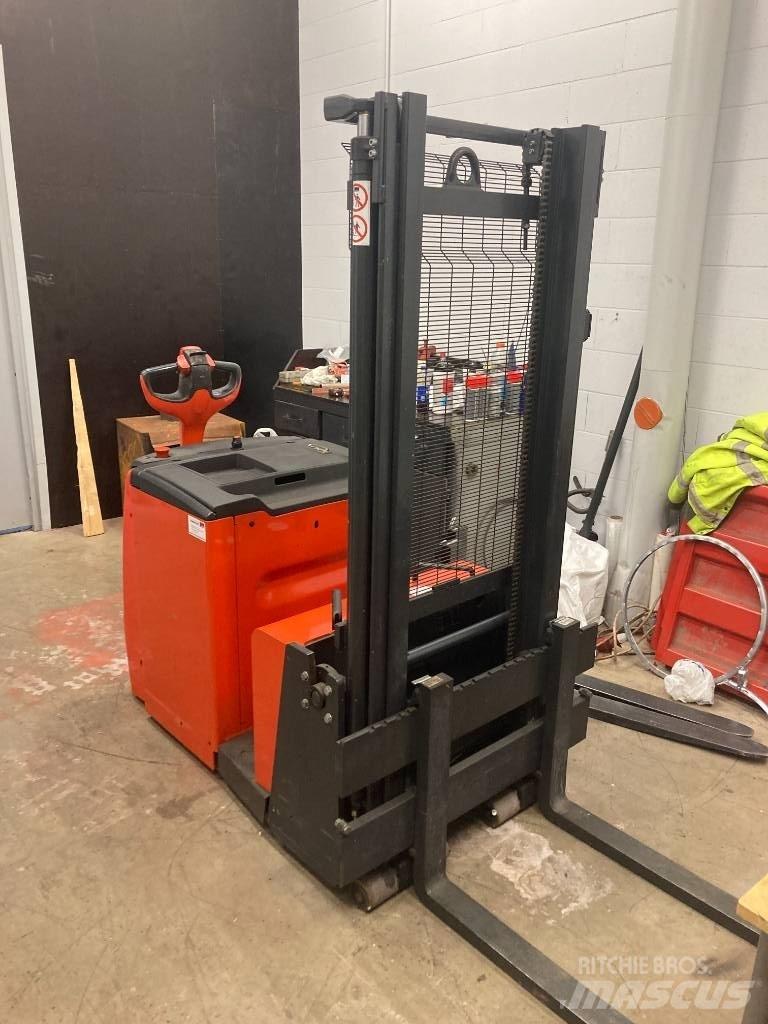 Linde L12AC Колички високоповдигачи с теглич