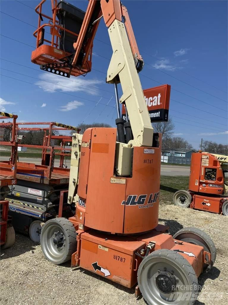 JLG E300AJP Съчленени стрелови подемници