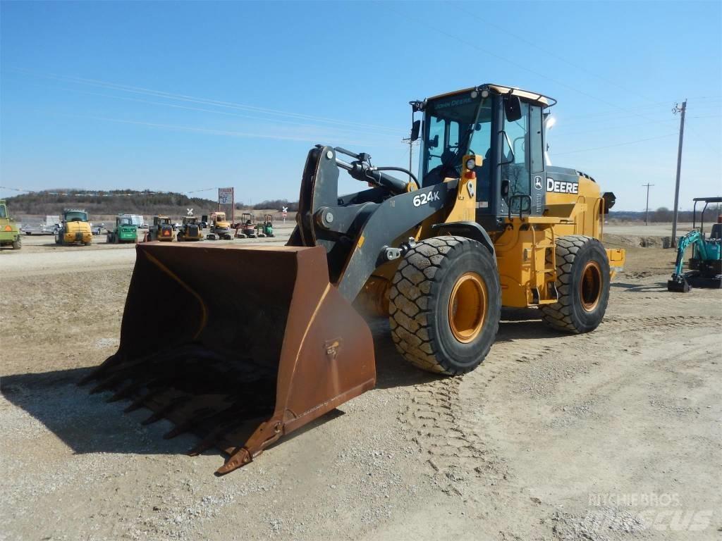 John Deere 624K Колесни товарачи