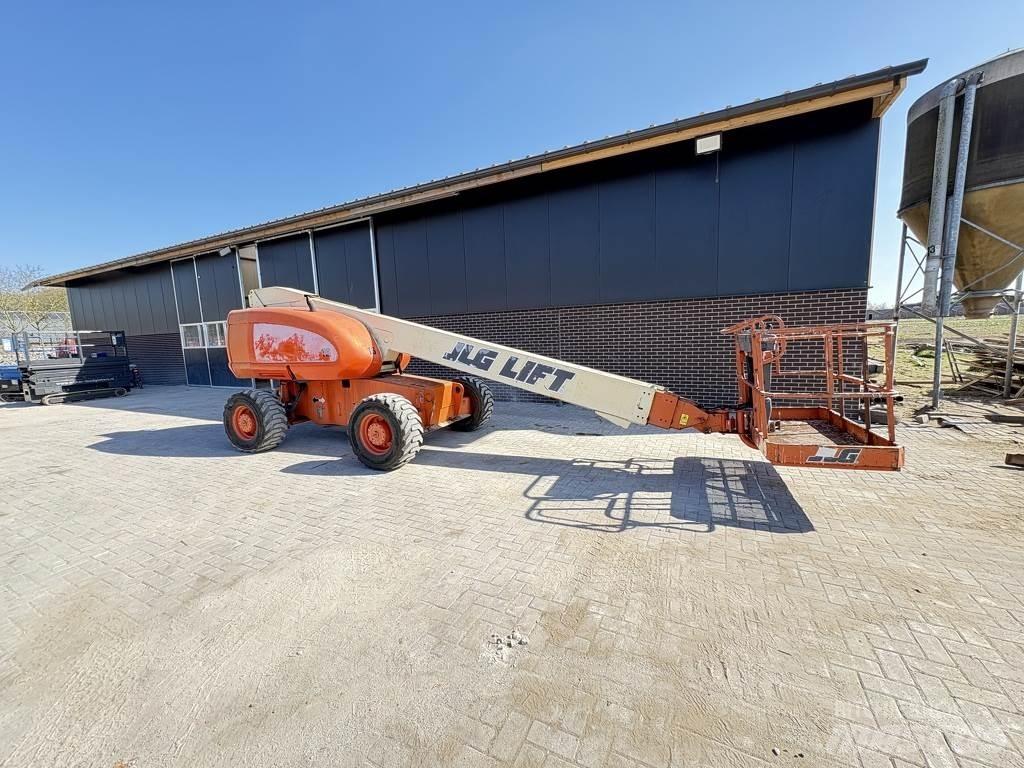 JLG 600s Телескопични повдигачи
