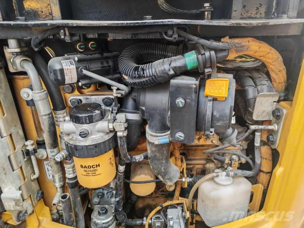 CAT 302 CR Мини екскаватори < 7 т