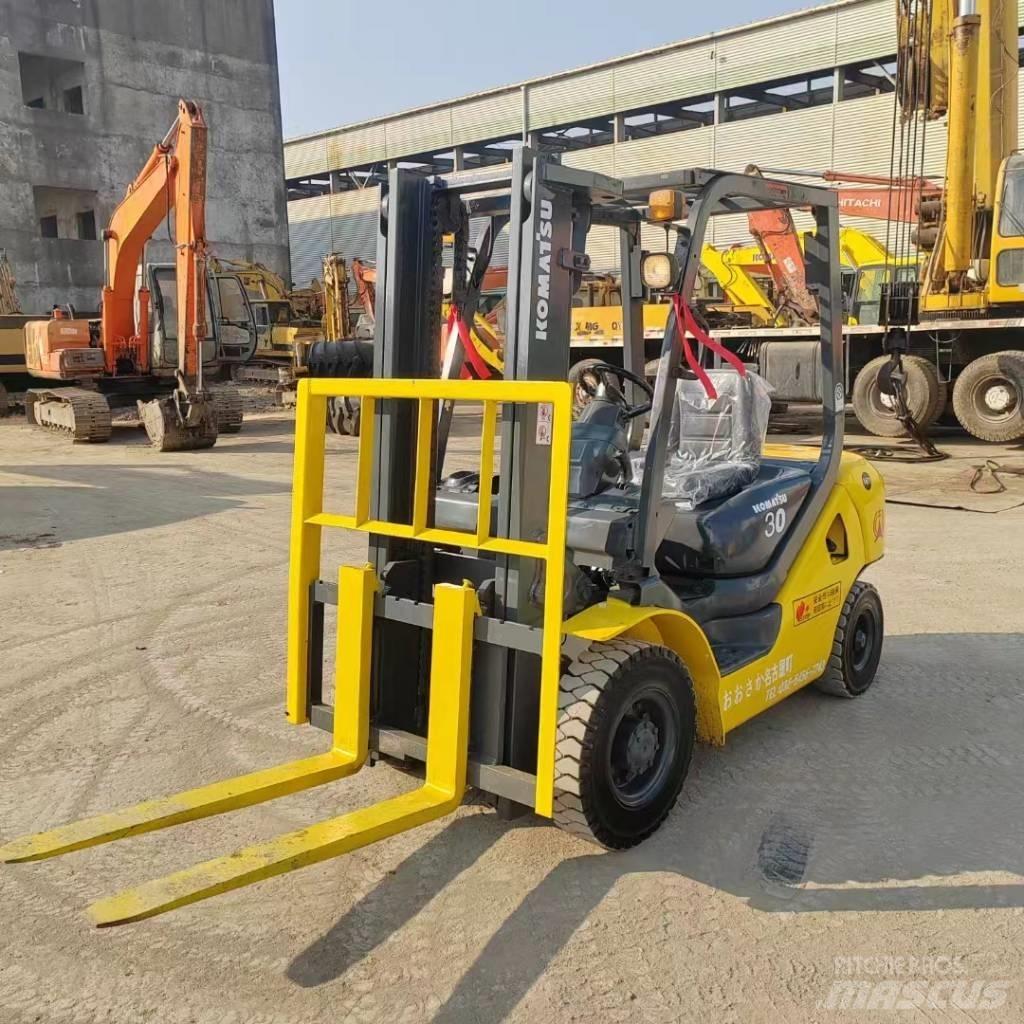 Komatsu FD 30 Дизелови камиони