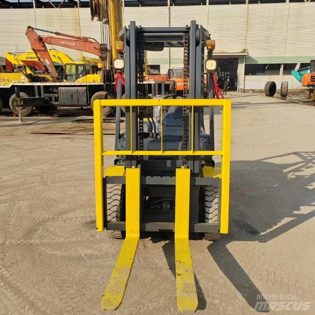 Komatsu FD 30 Дизелови камиони
