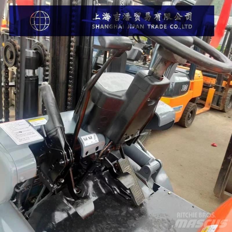Toyota 6 F Дизелови камиони