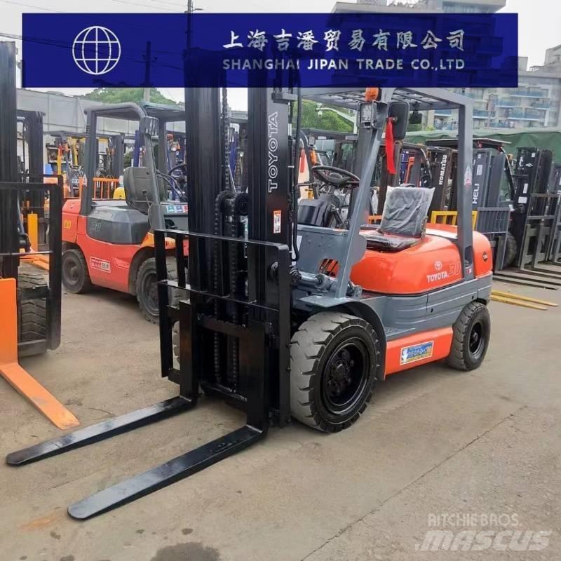 Toyota 6 F Дизелови камиони