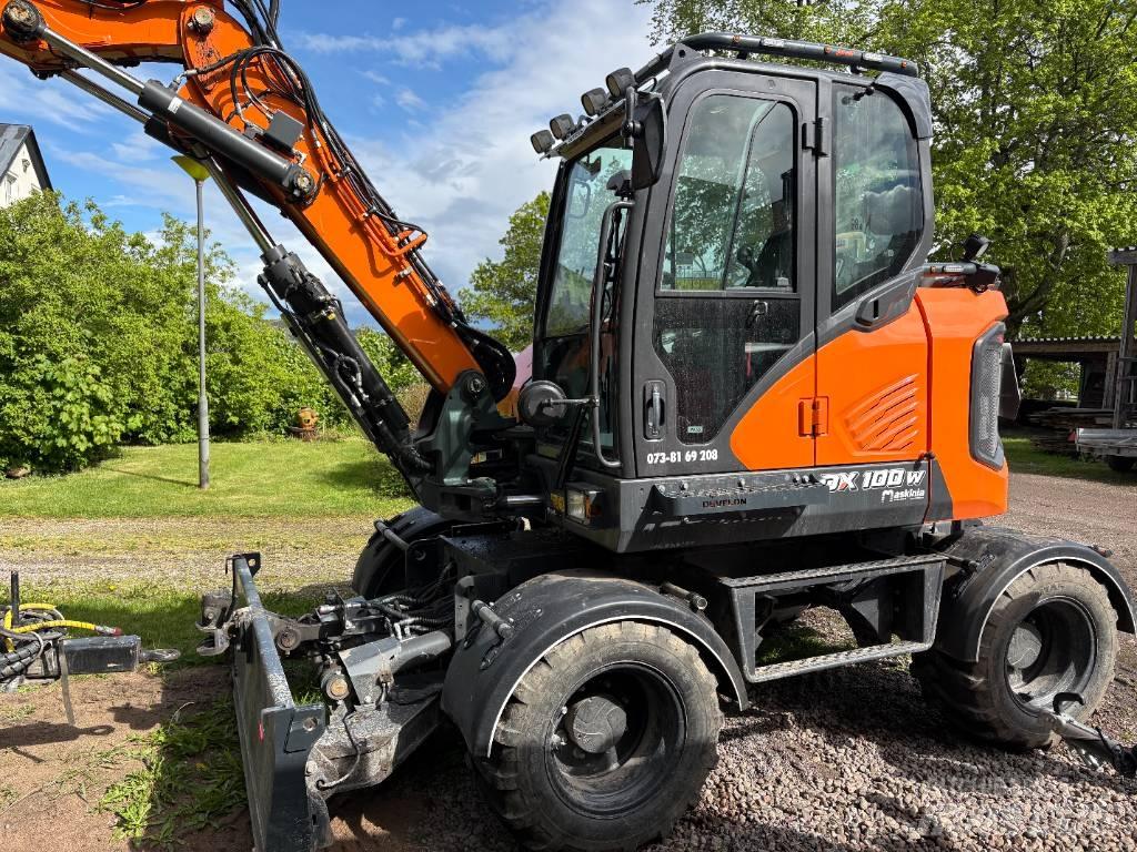 Develon DX 100 W-7 Колесни екскаватори