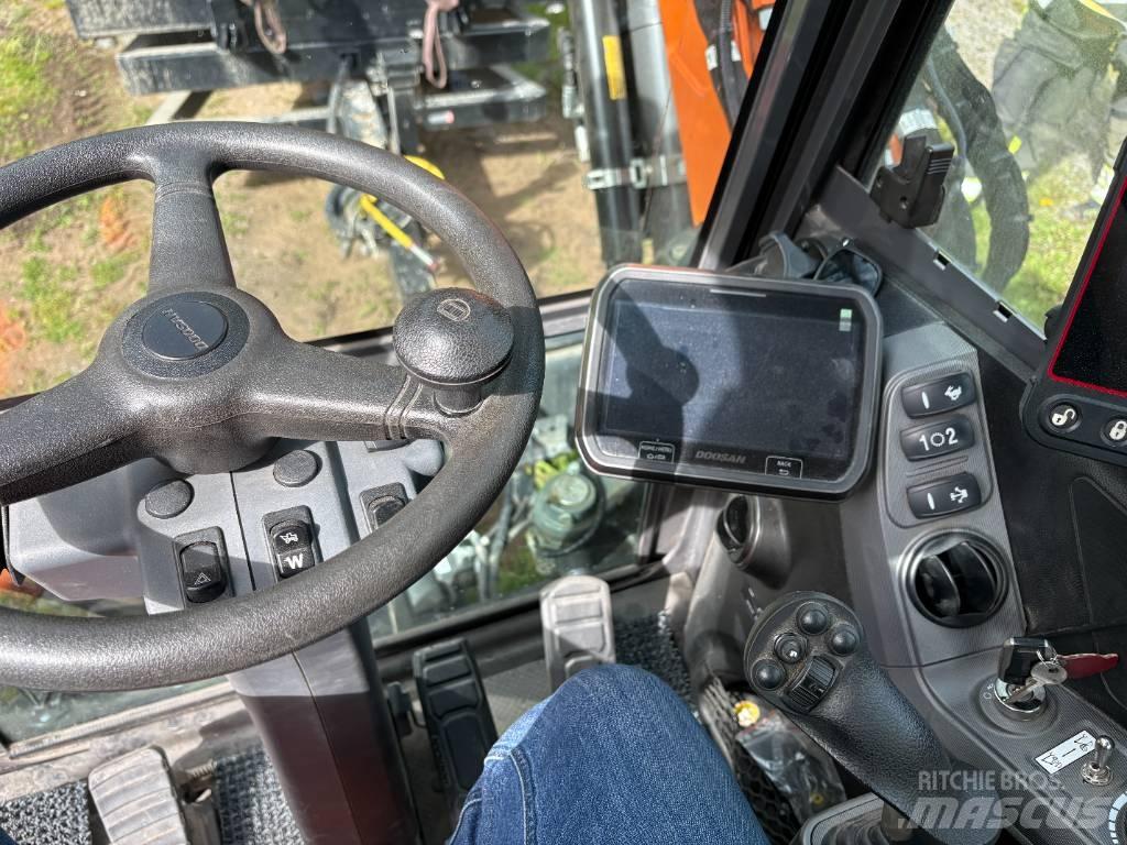 Develon DX 100 W-7 Колесни екскаватори