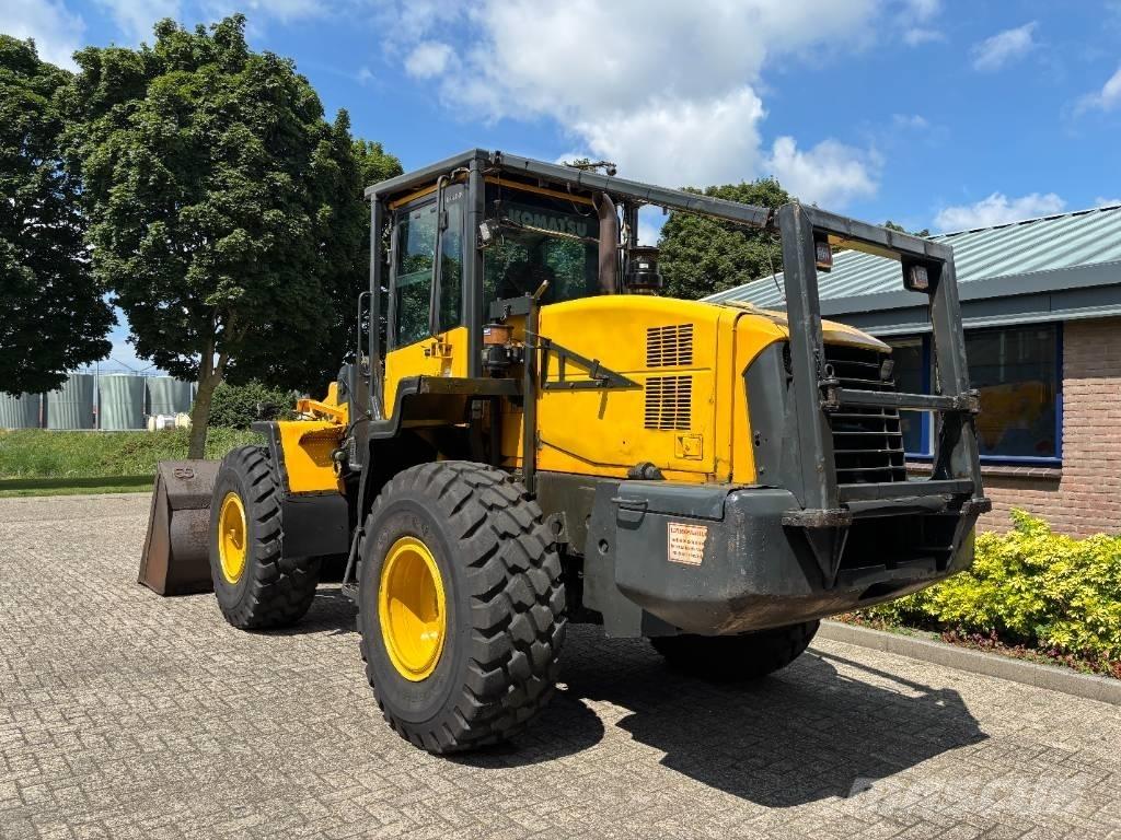 Komatsu WA 320-5 Колесни товарачи