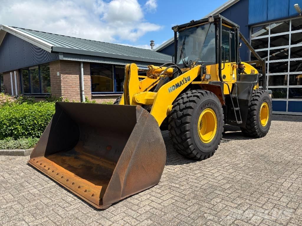 Komatsu WA 320-5 Колесни товарачи